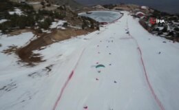 Ergan Dağı’nda yamaç paraşütlü kayak keyfi